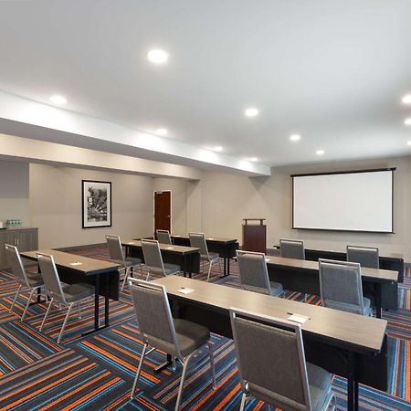 Hampton Inn & Suites Harrisburg Ngoại thất bức ảnh